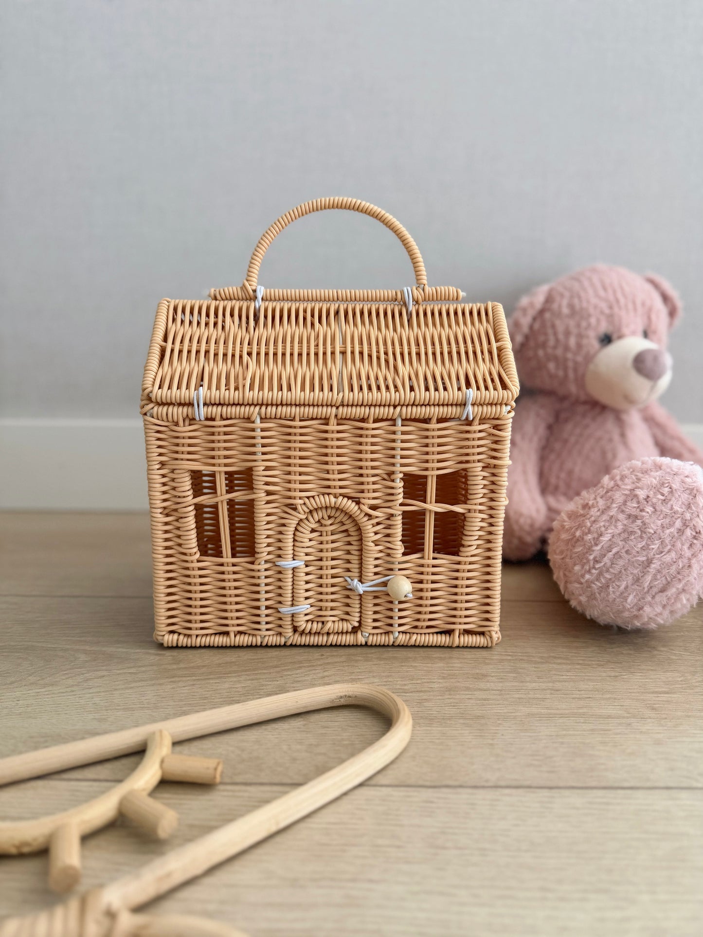 House Shaped
Basket
