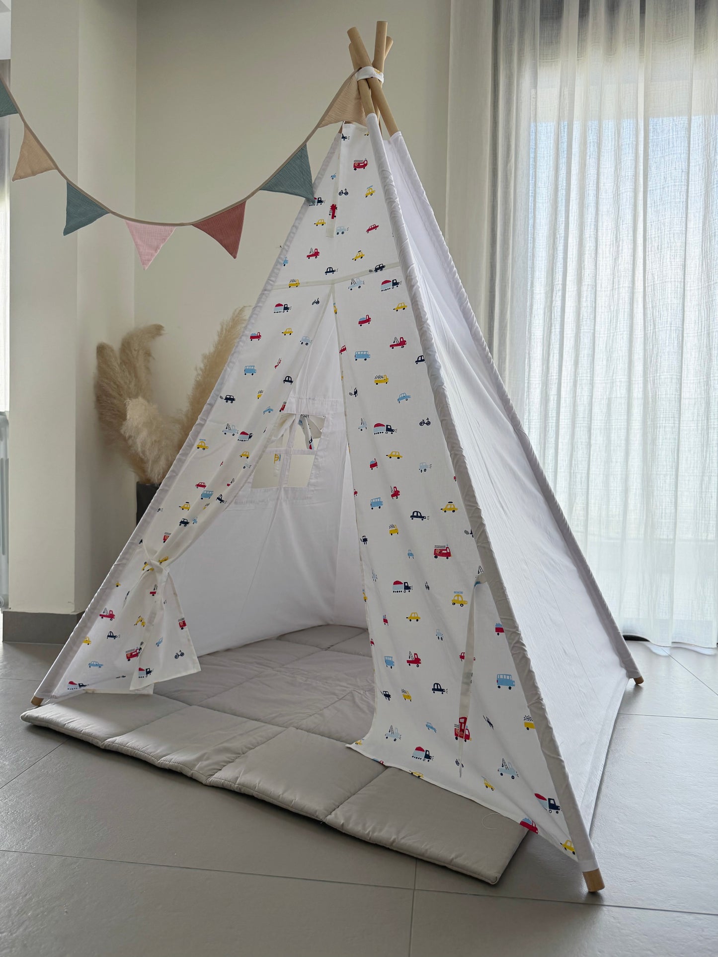 Teepee Car Traffic