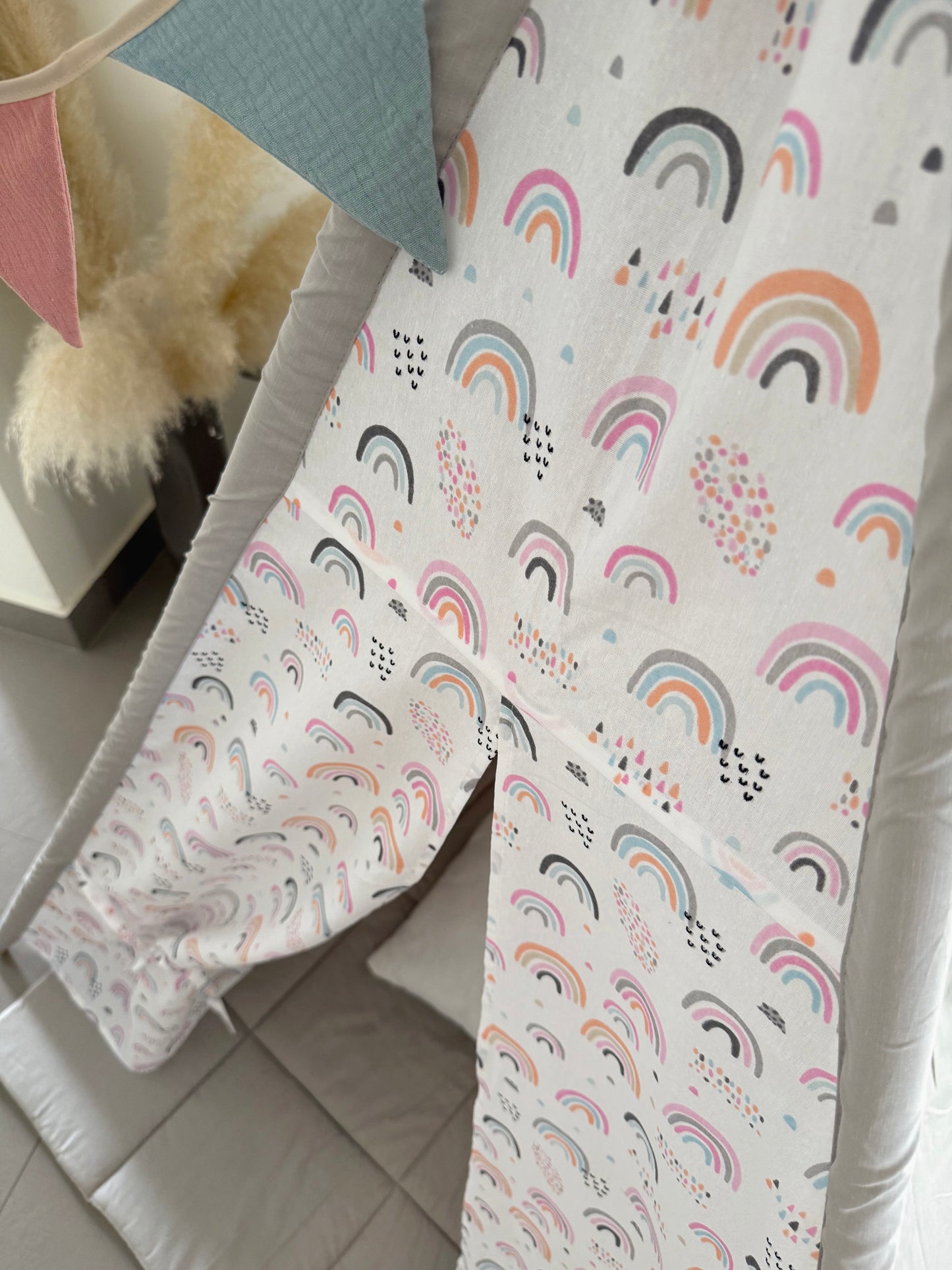 Teepee grey with rainbow