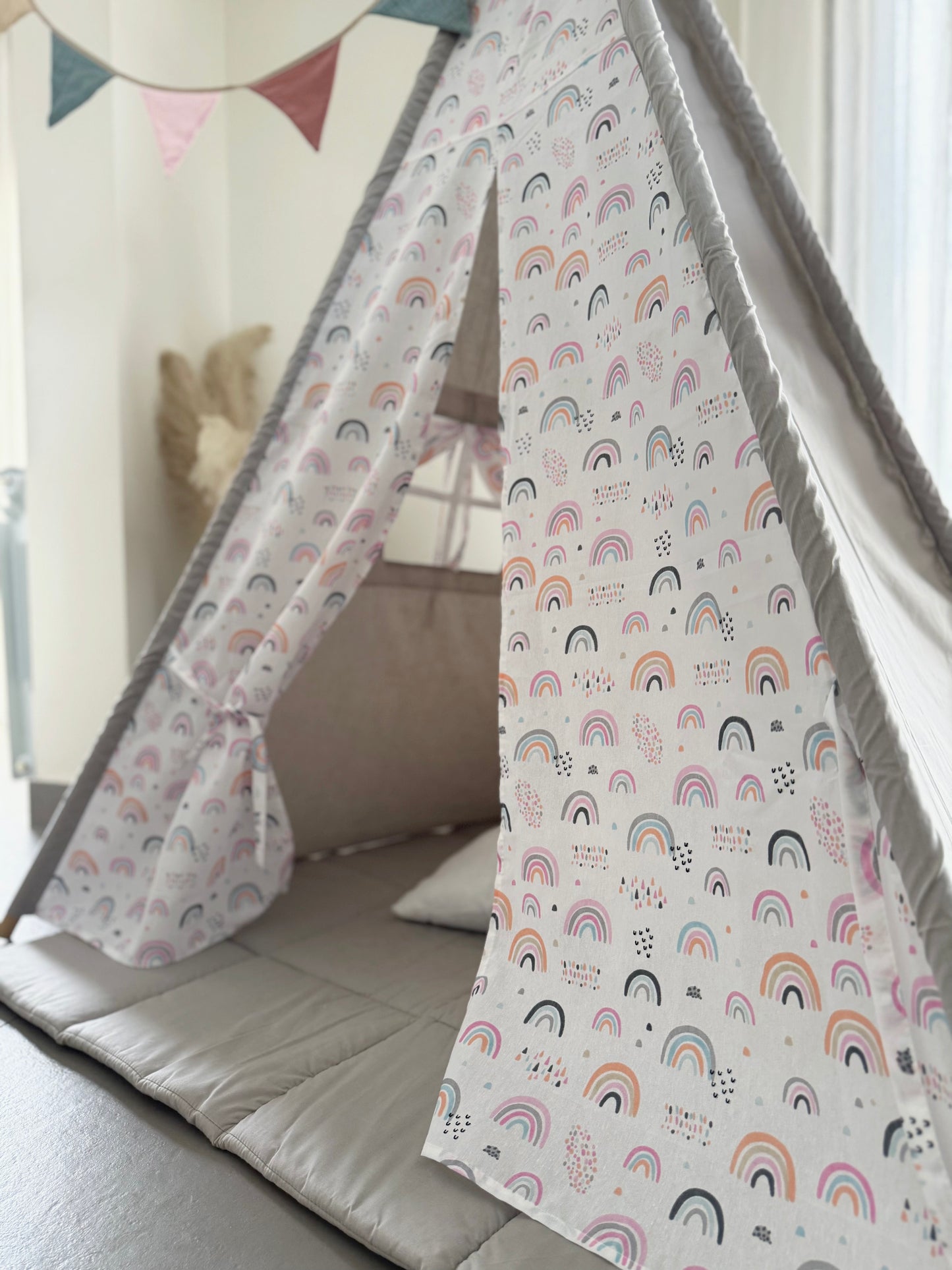 Teepee grey with rainbow
