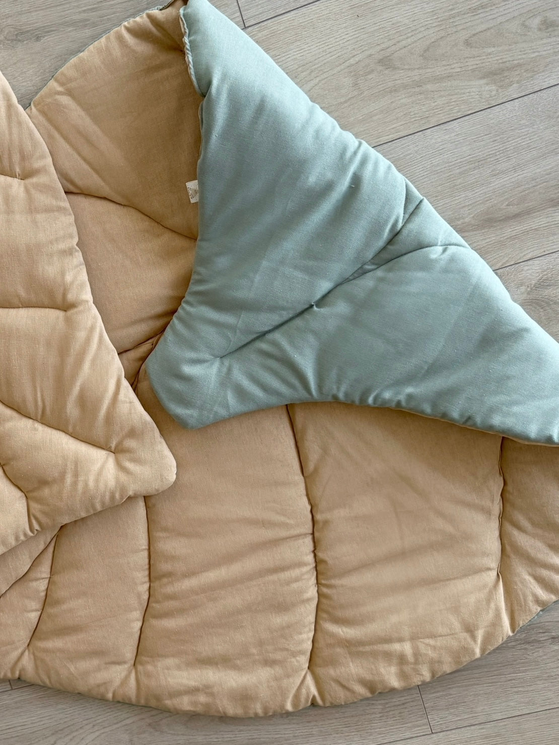 Linen Leaf Mat