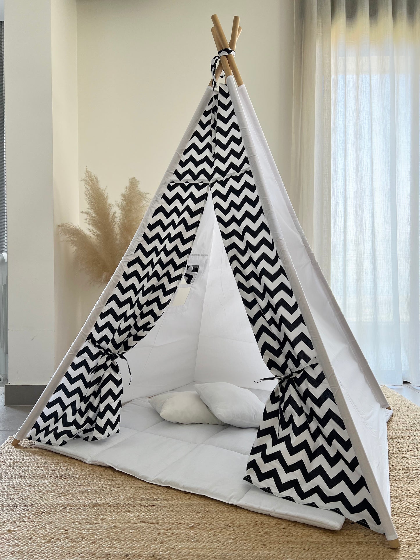 Teepee Black & White