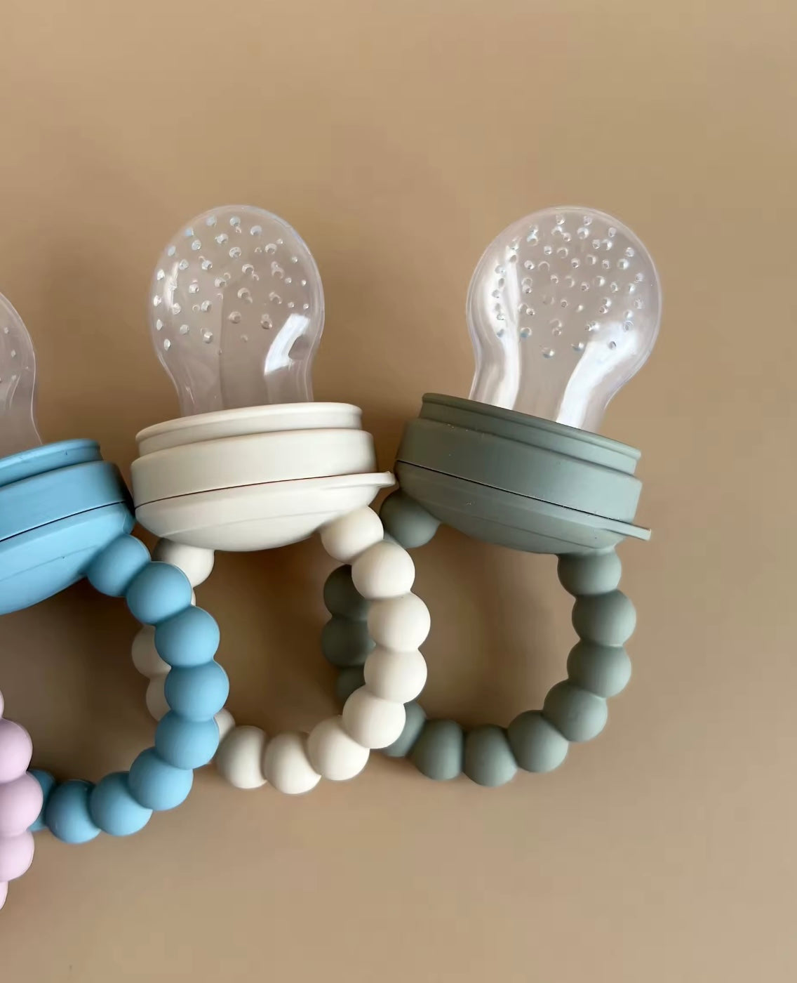 Baby fruit feeder
