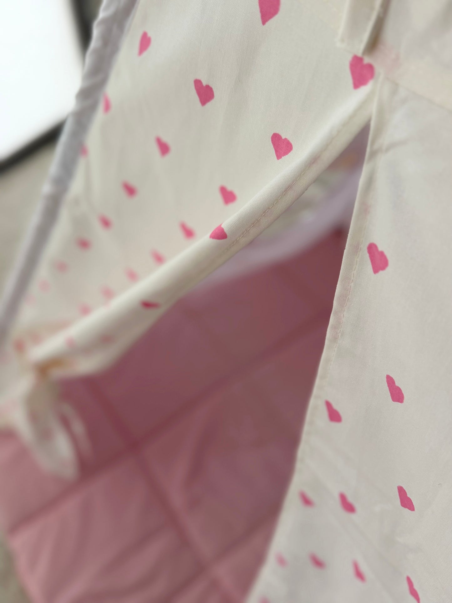 Teepee with hearts white