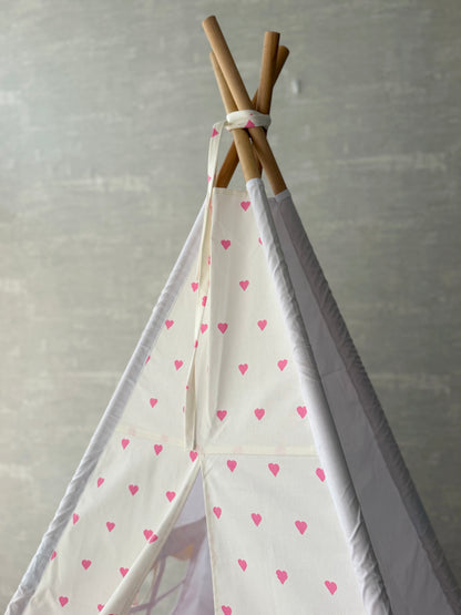 Teepee with hearts white