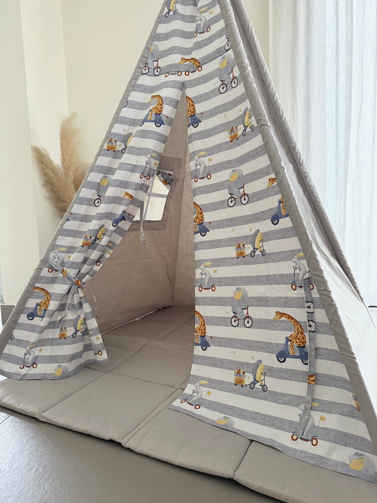 Teepee Giraffe on the Bike