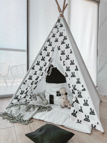 Teepee Black & White