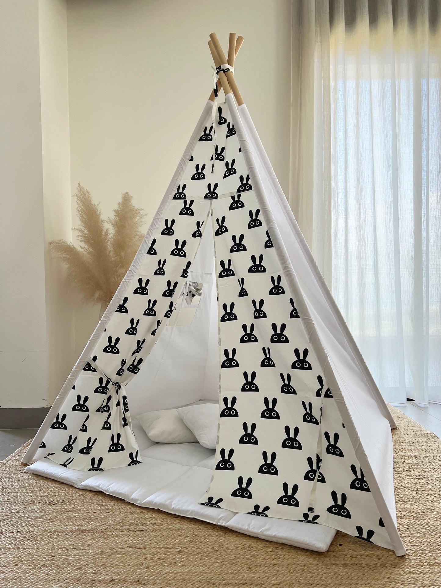 Teepee Black & White