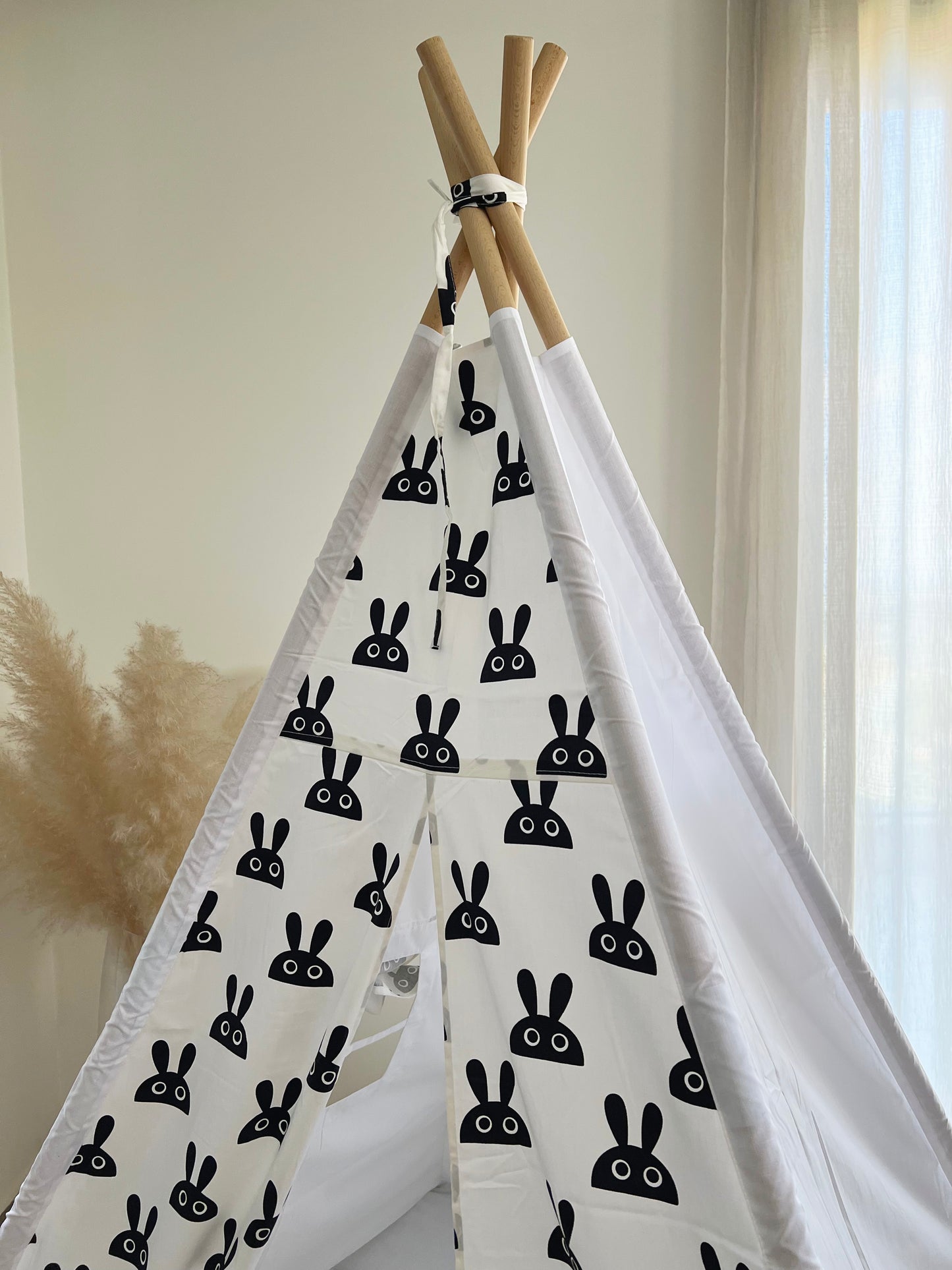 Teepee Black & White