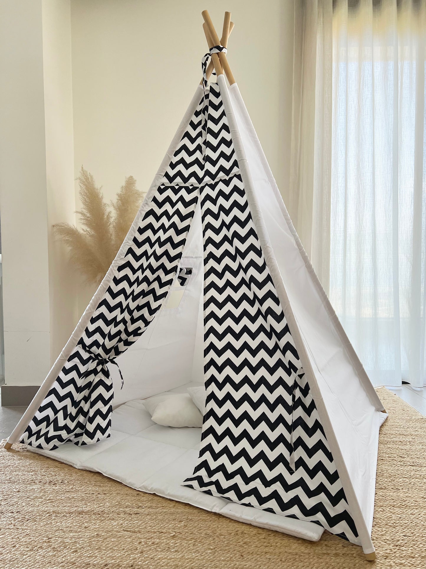 Teepee Black & White