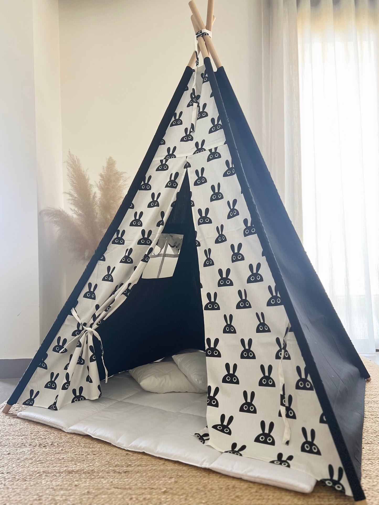 Teepee Black & White