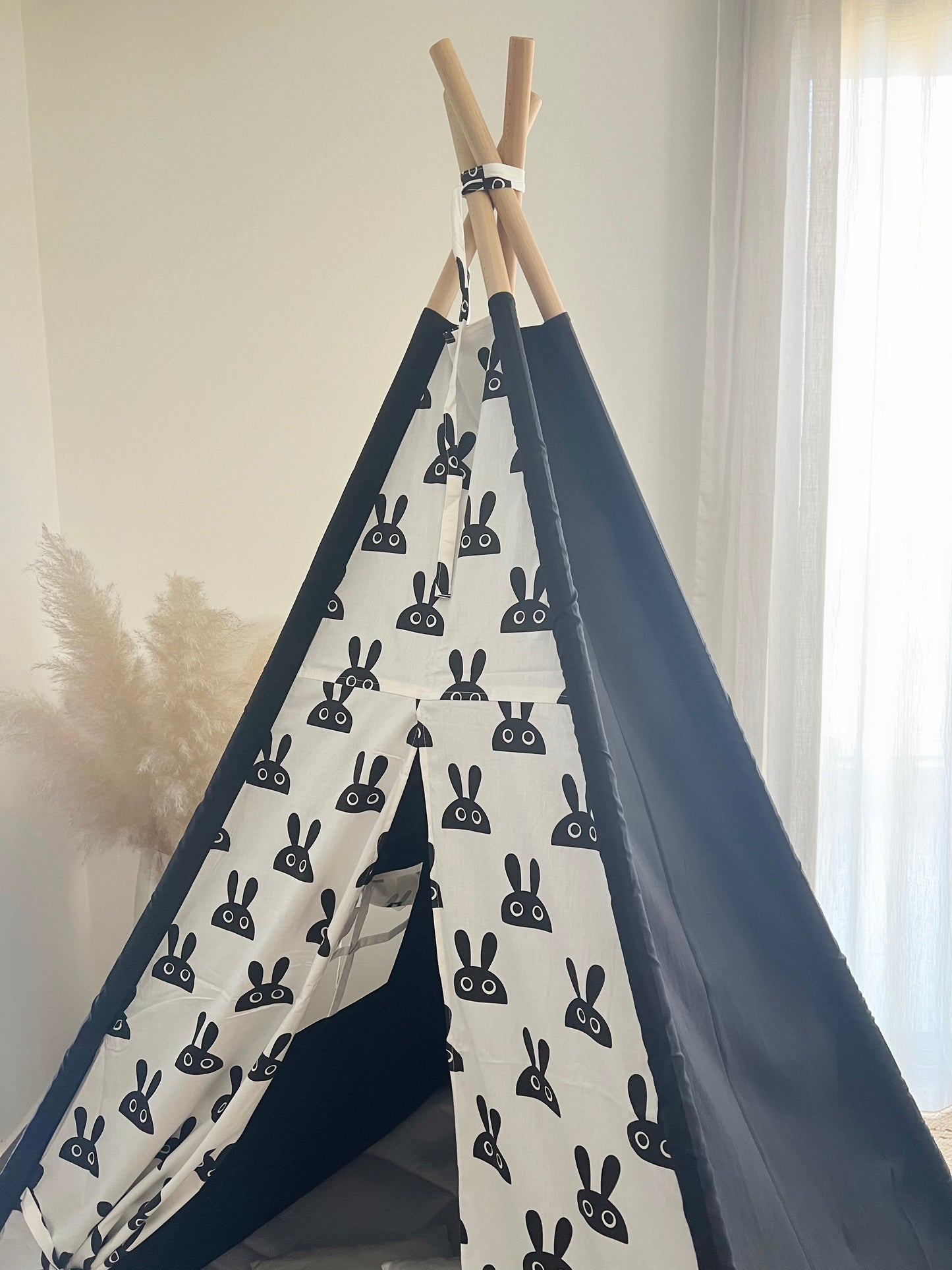 Teepee Black & White