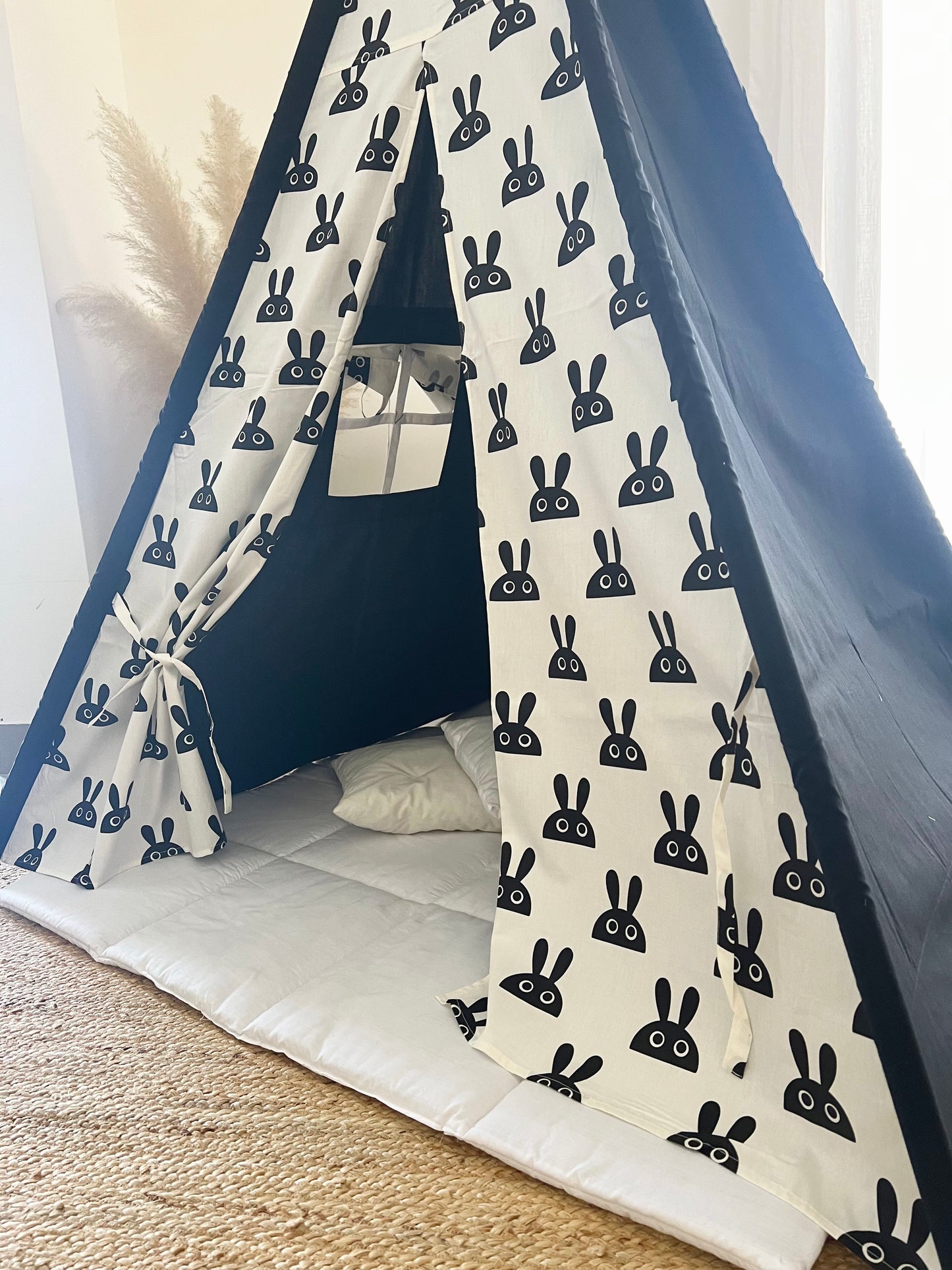 Teepee Black & White